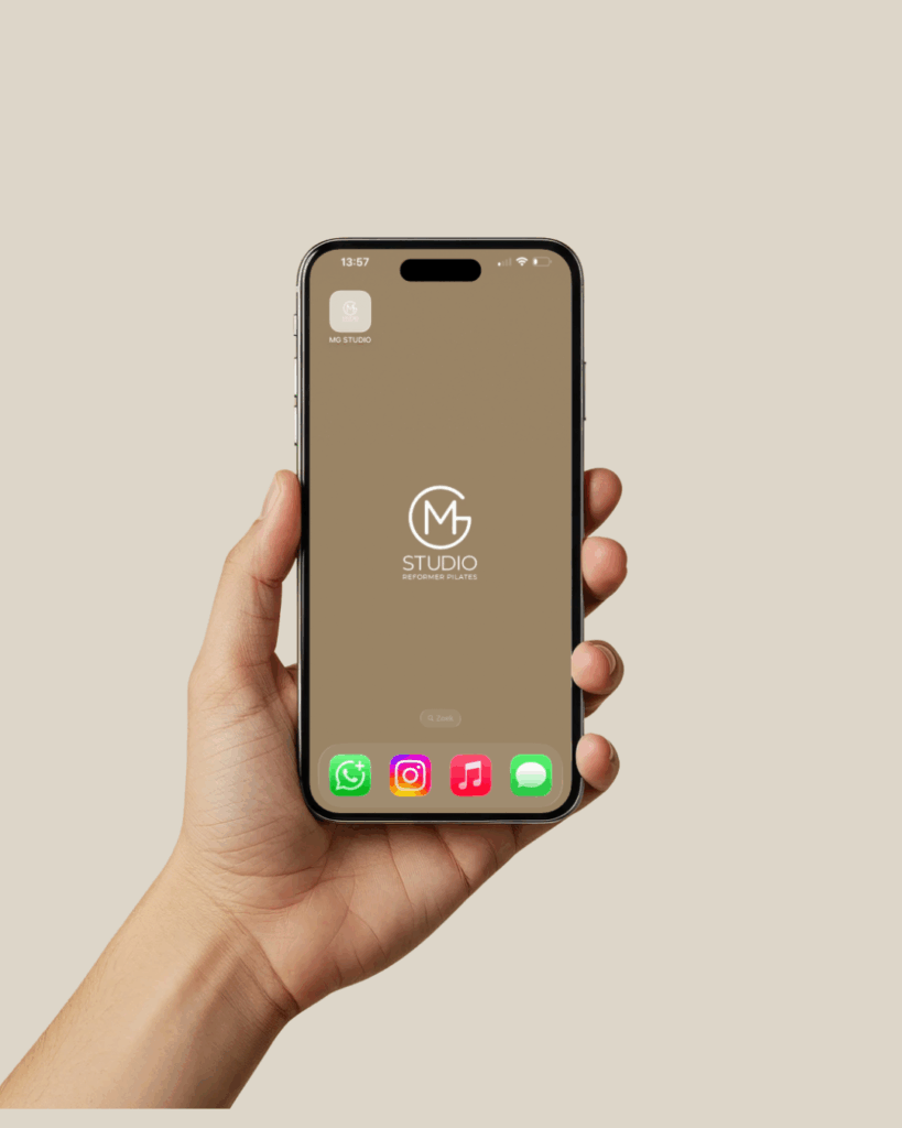 Reformer Pilates Les in Waalwijk Boeken via MG Studio App